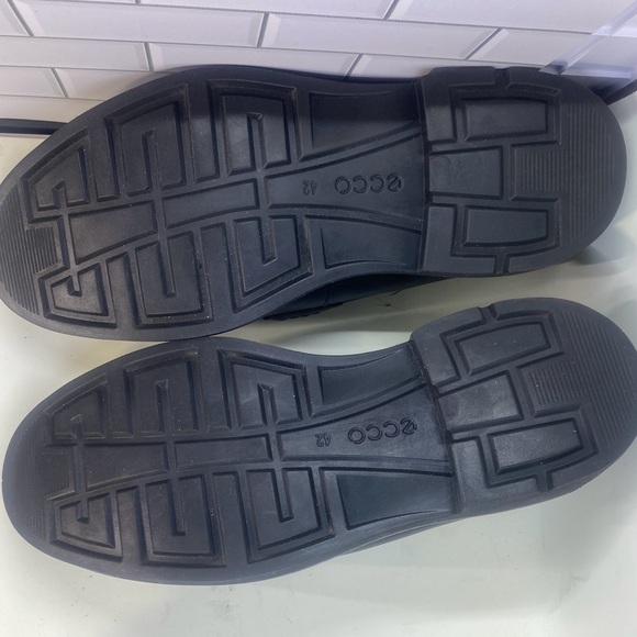 Ecco Black Leather Slip-On Loafers - Picture 6 of 14